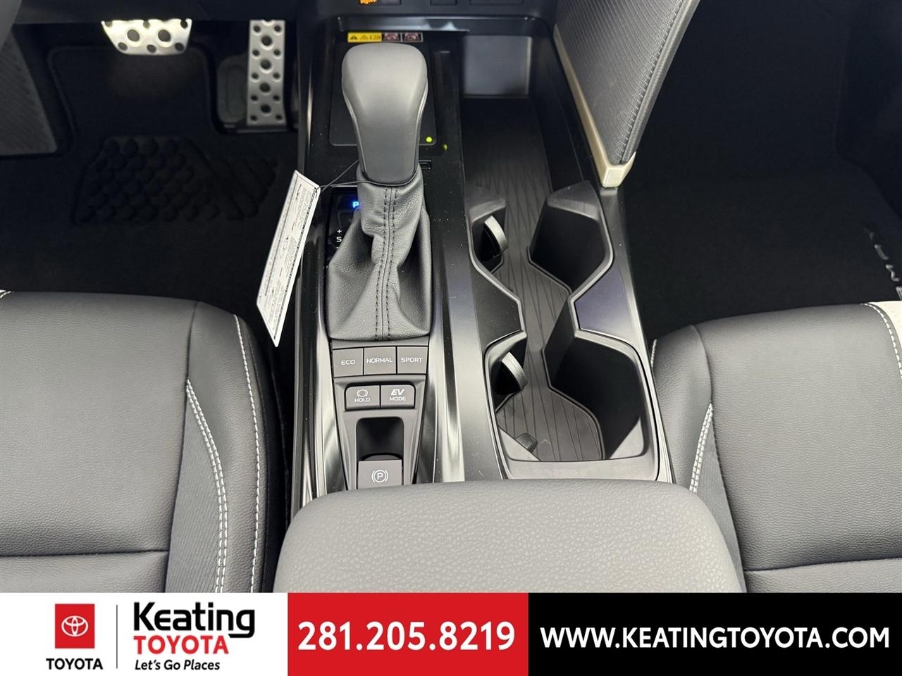 Toyota Camry Hybrid XLE 2026