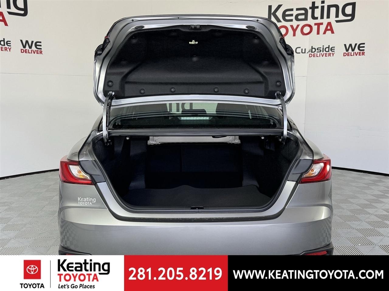 Toyota Camry Hybrid XLE 2026