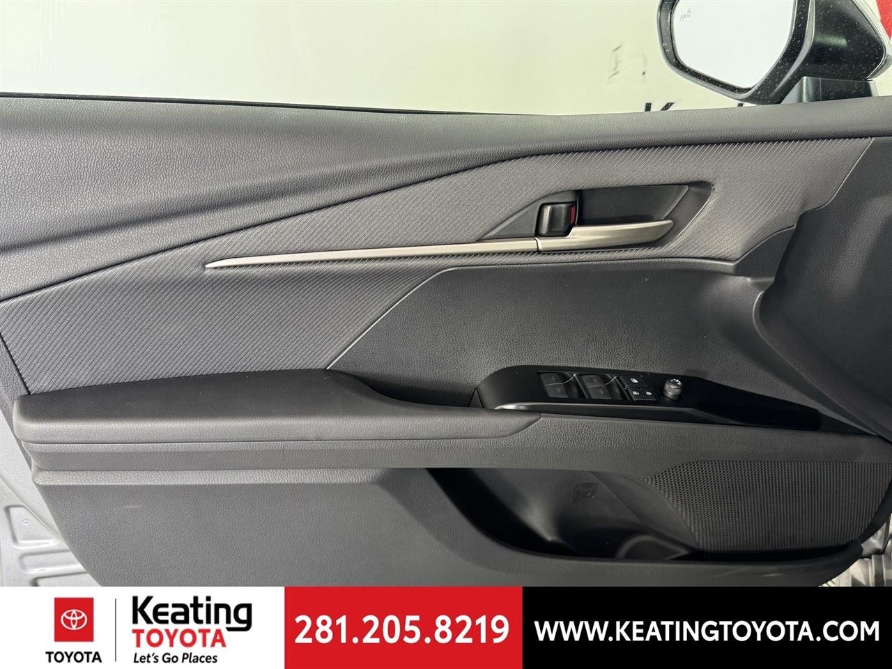 Toyota Camry Hybrid XLE 2026