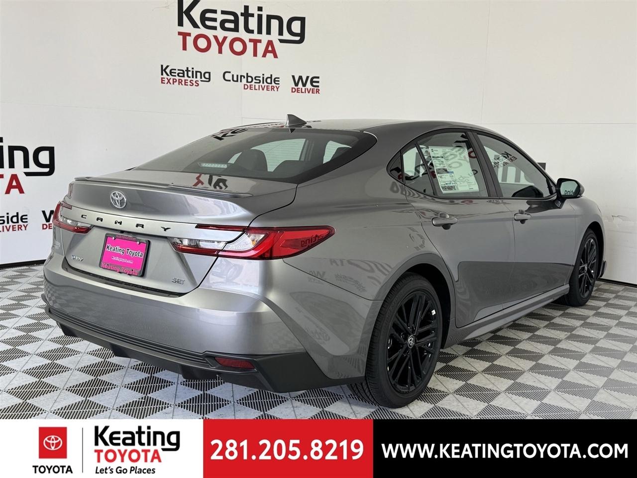 Toyota Camry Hybrid XLE 2026