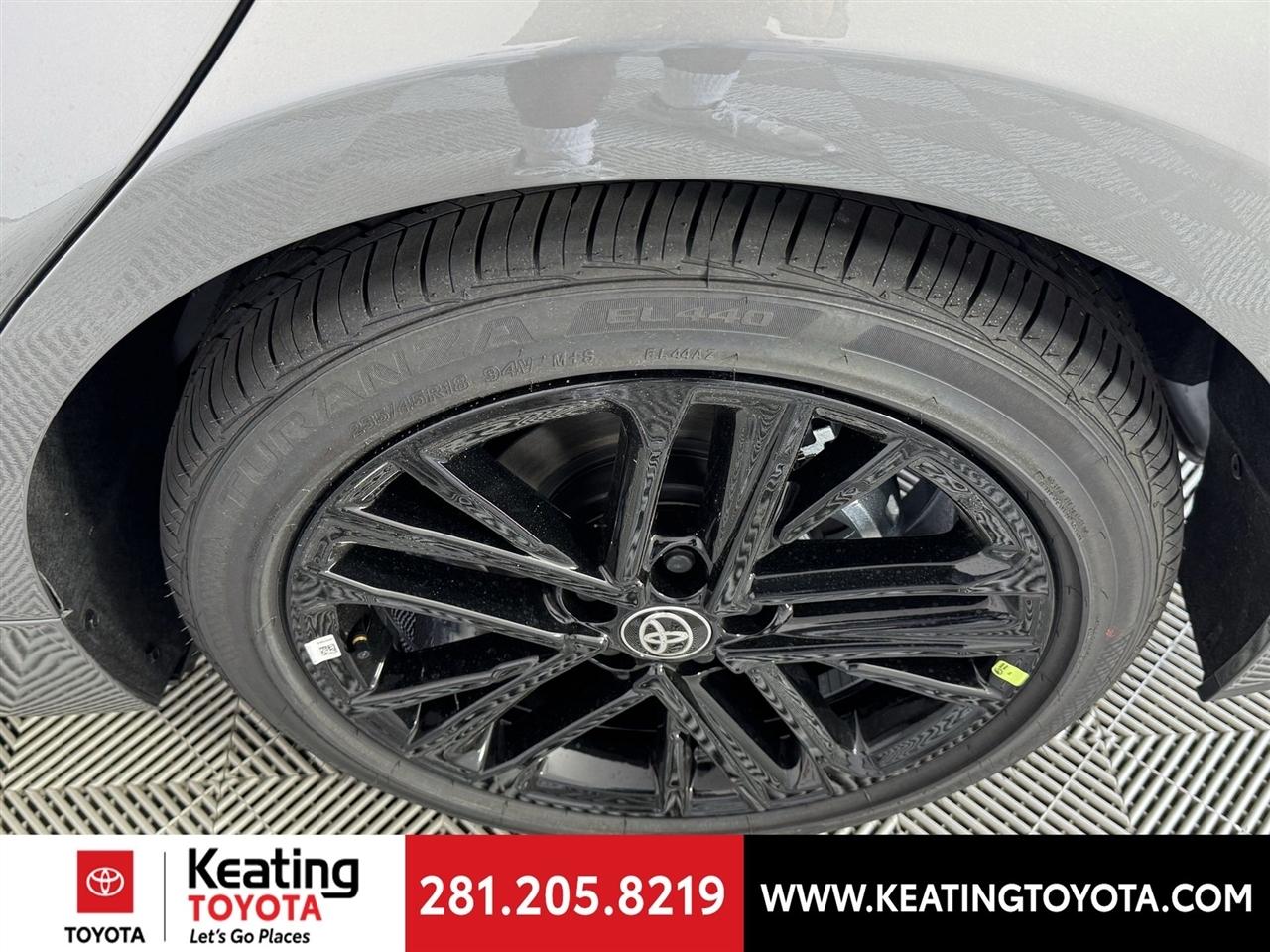 Toyota Camry Hybrid XLE 2026