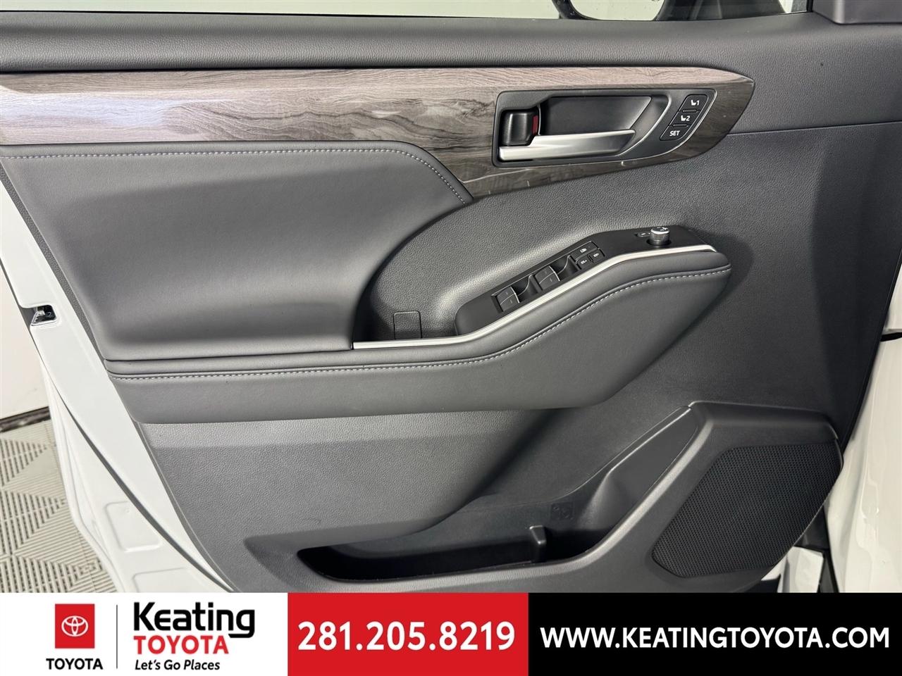 Toyota Highlander Hybrid Limited AWD 2026