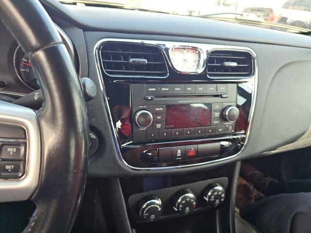 Chrysler 200 Touring 2012