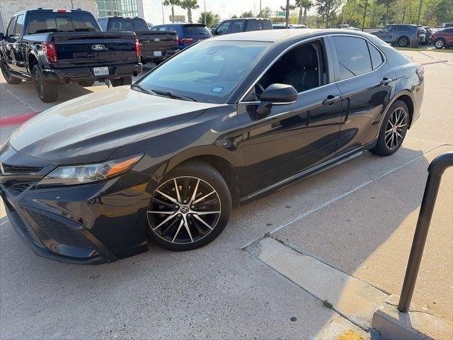 Toyota Camry SE 2022