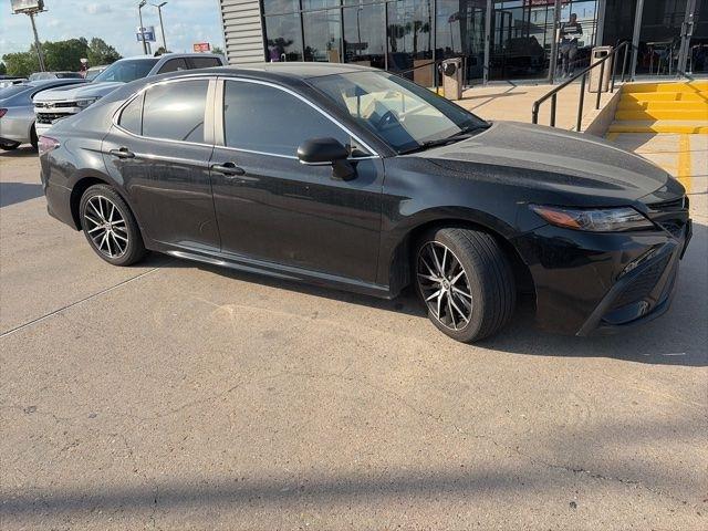 Toyota Camry SE 2022