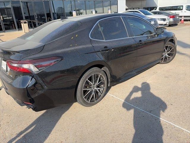 Toyota Camry SE 2022