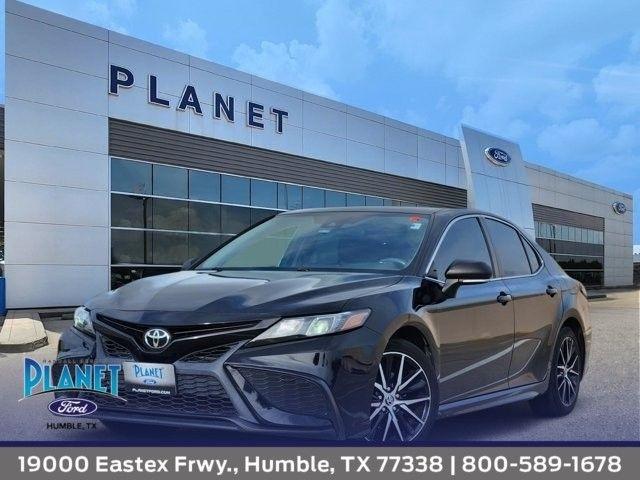 Toyota Camry SE 2022