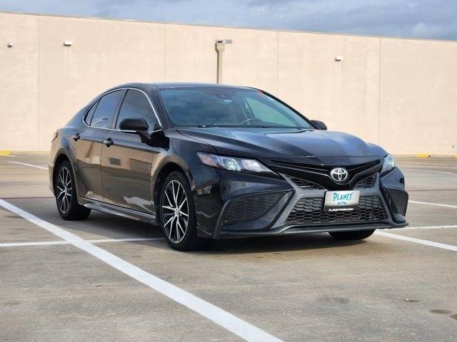 Toyota Camry SE 2022