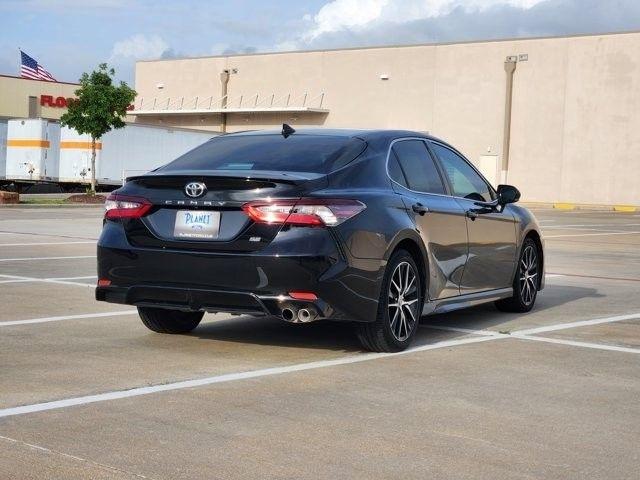 Toyota Camry SE 2022