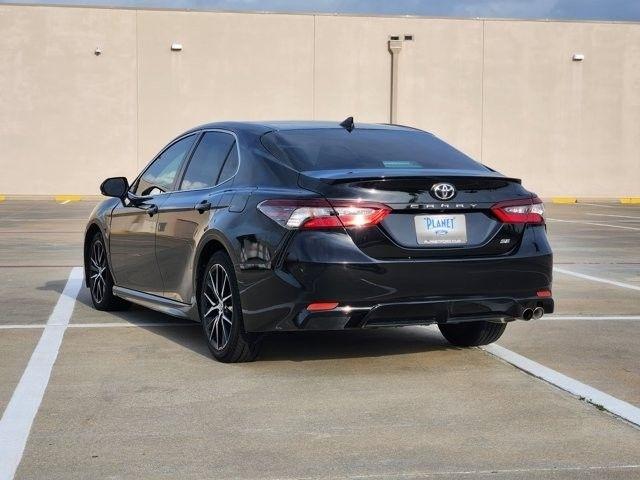 Toyota Camry SE 2022