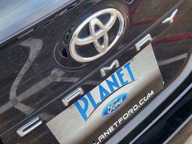 Toyota Camry SE 2022