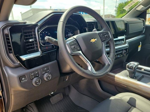 Chevrolet Silverado 1500 LT Crew Cab 4WD 2026