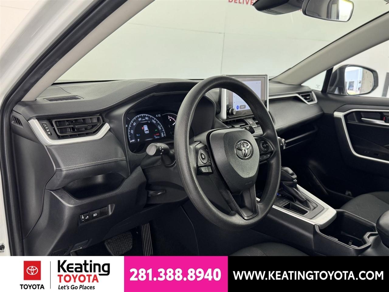 Toyota RAV4 XLE 2025