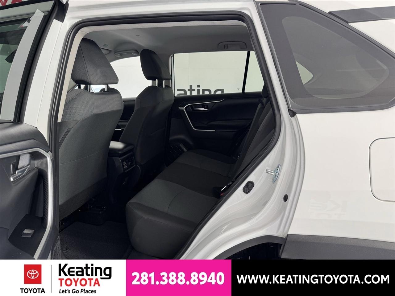 Toyota RAV4 XLE 2025