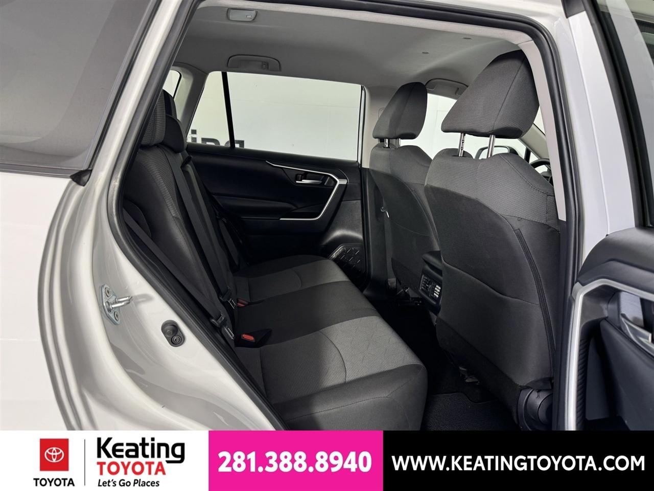 Toyota RAV4 XLE 2025