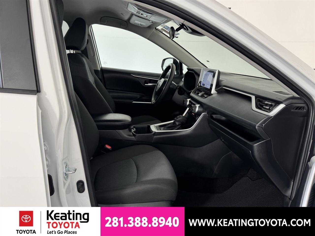 Toyota RAV4 XLE 2025