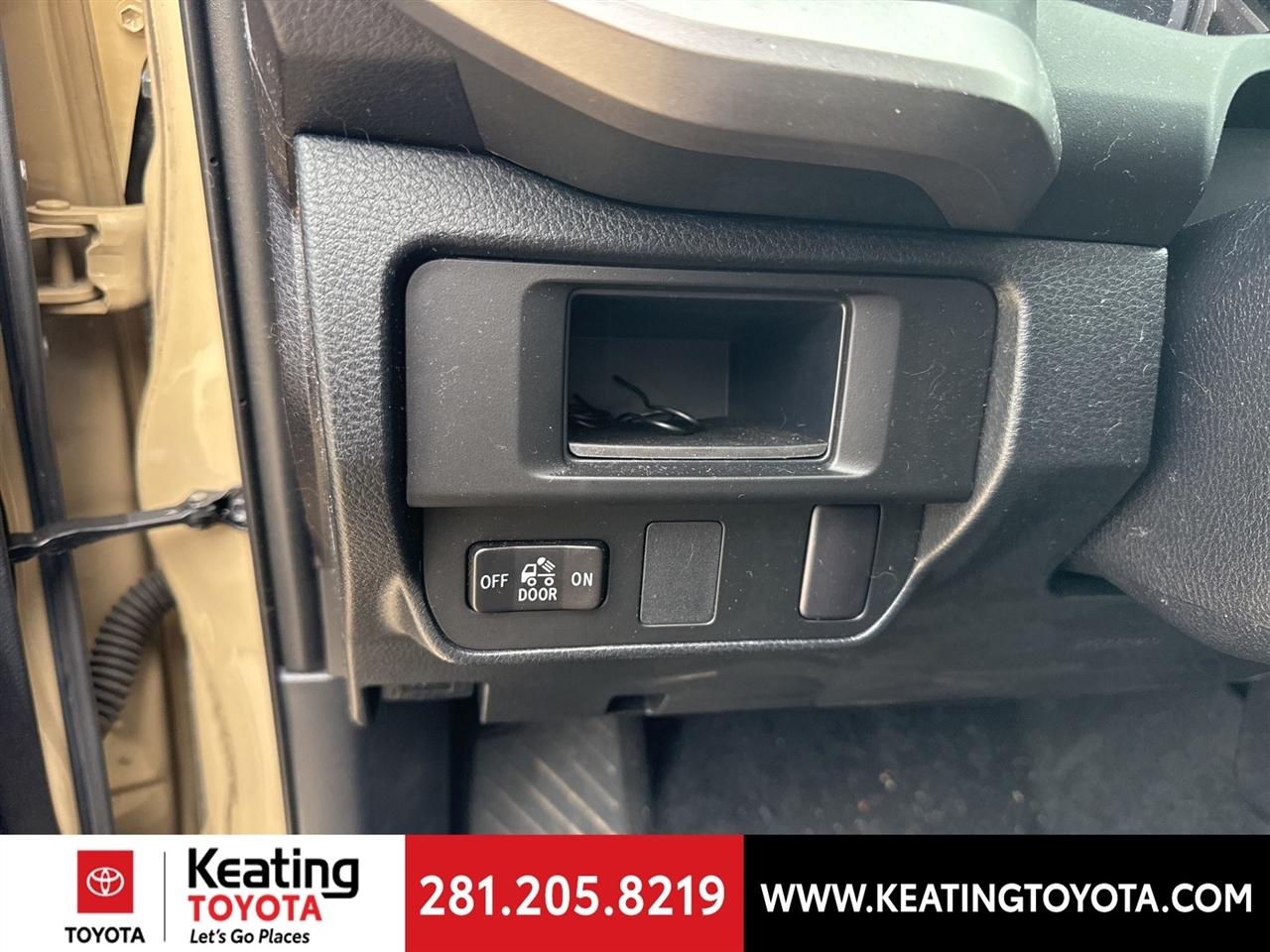 Toyota Tacoma SR5 Double Cab Long Bed V6 6AT 2WD 2017