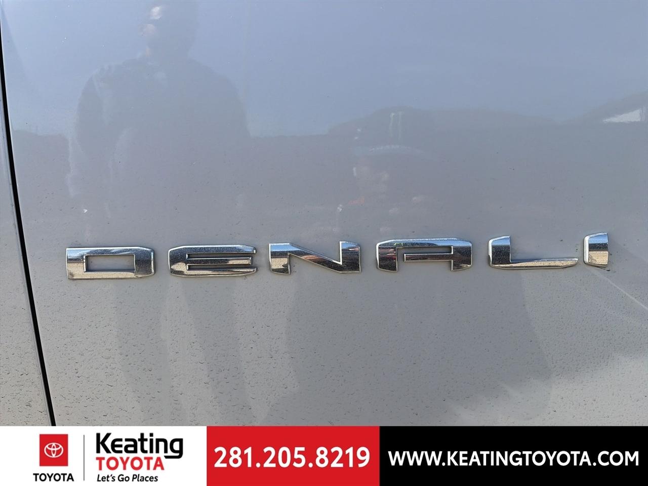 GMC Yukon Denali 4WD 2025