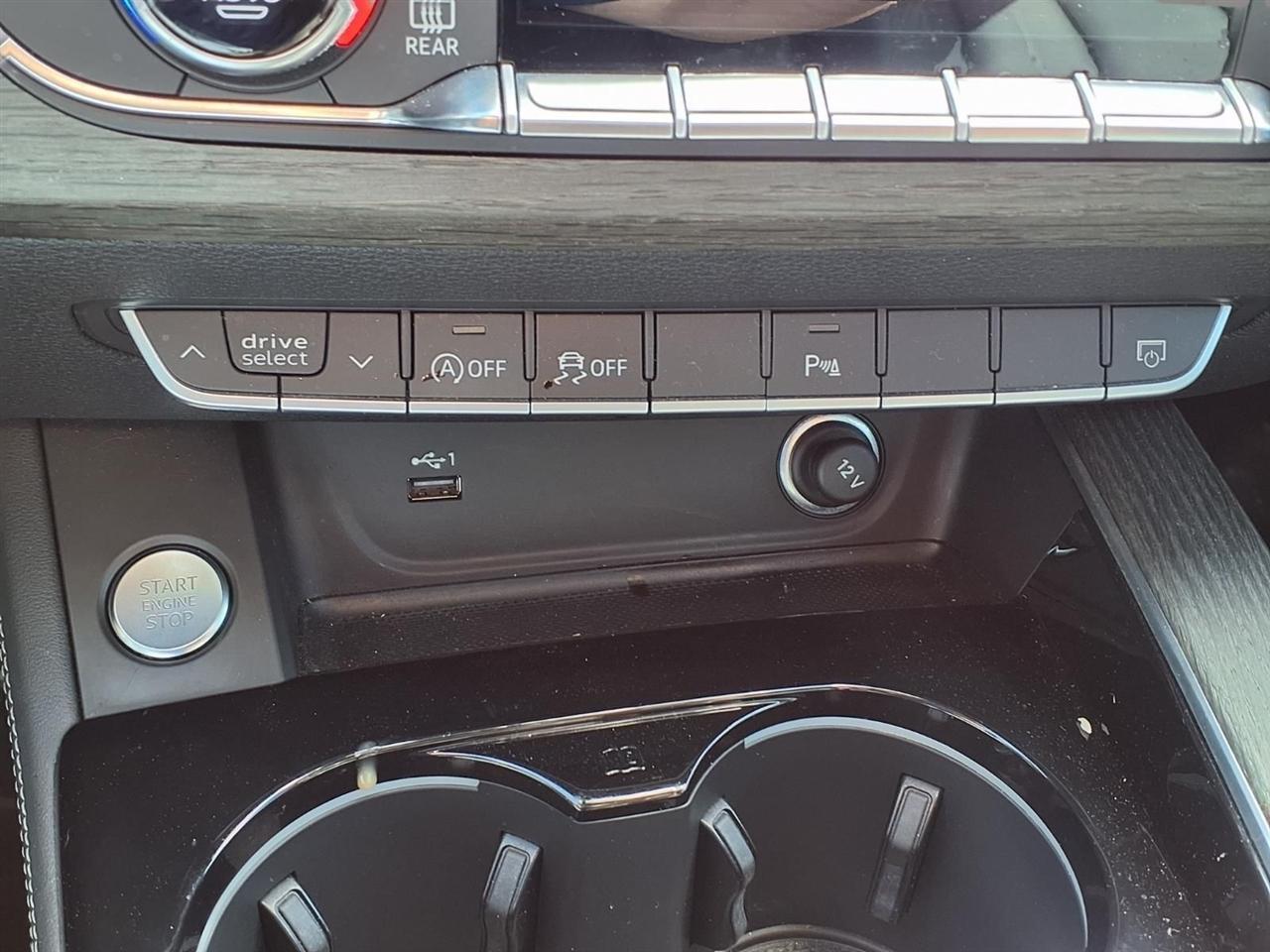 Audi A4 Premium Plus 40 TFSI quattro 2022