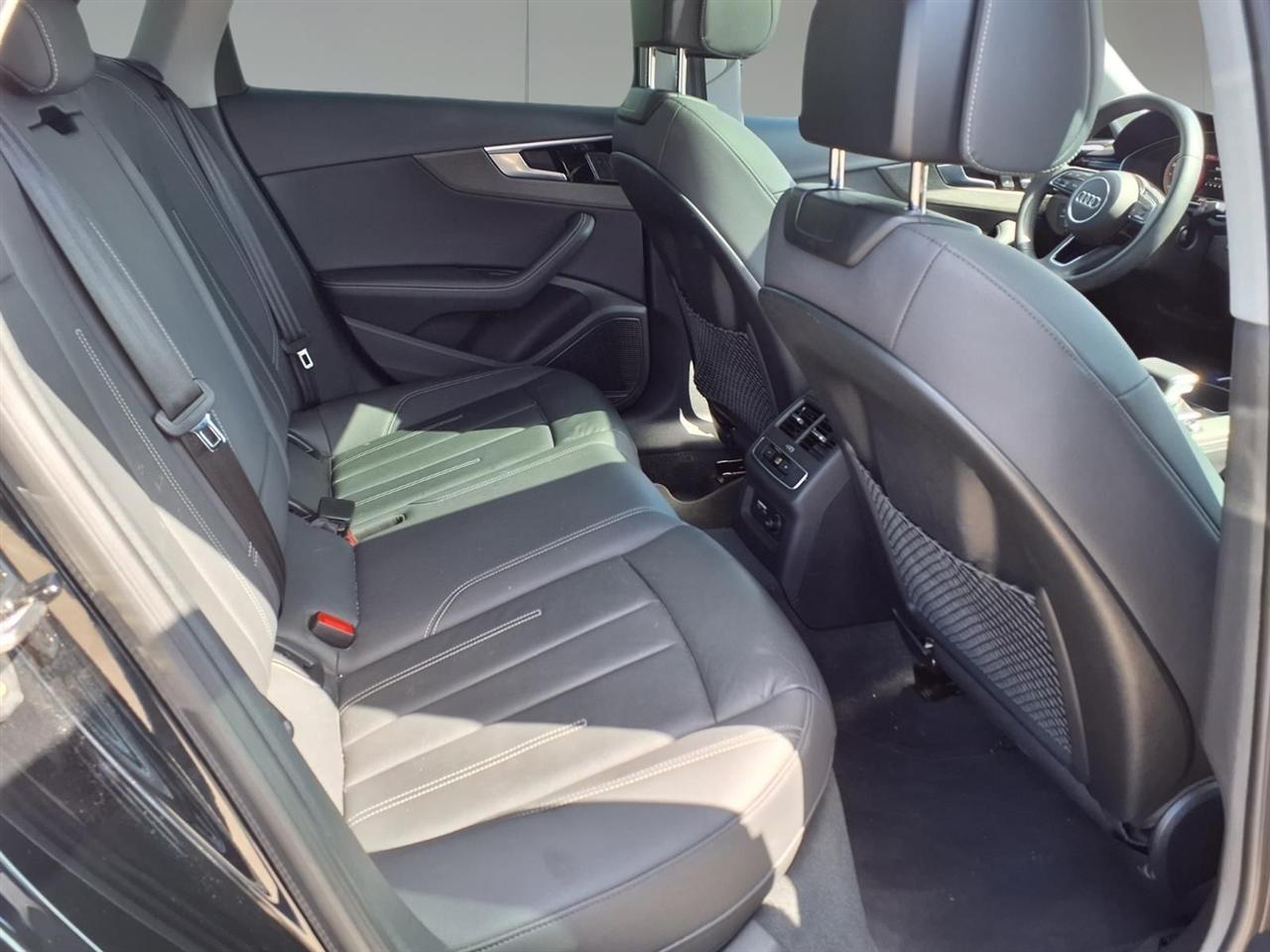 Audi A4 Premium Plus 40 TFSI quattro 2022