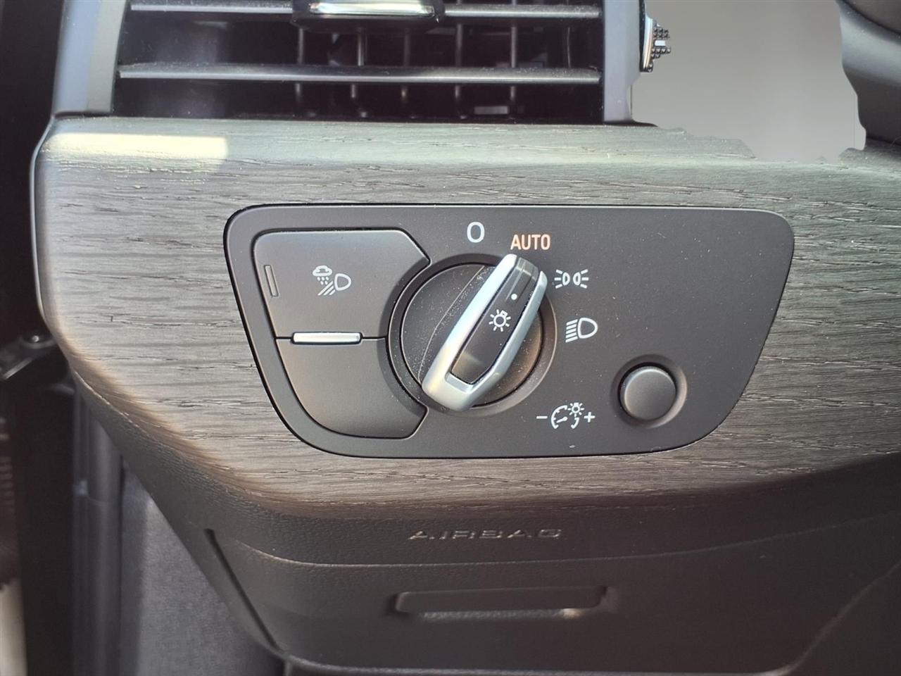 Audi A4 Premium Plus 40 TFSI quattro 2022