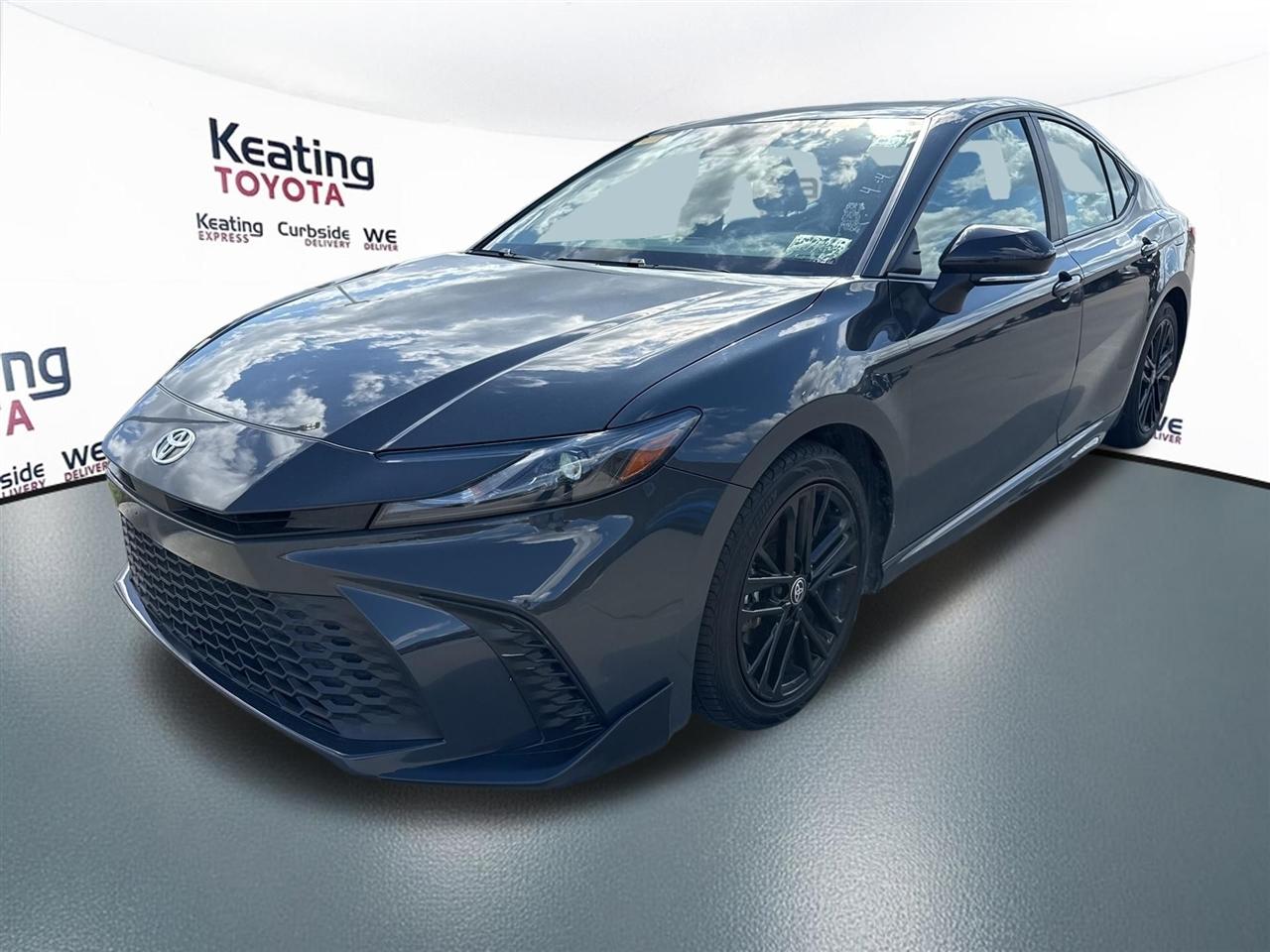 Toyota Camry Hybrid XLE 2025