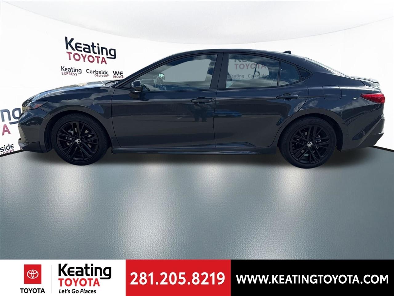 Toyota Camry Hybrid XLE 2025