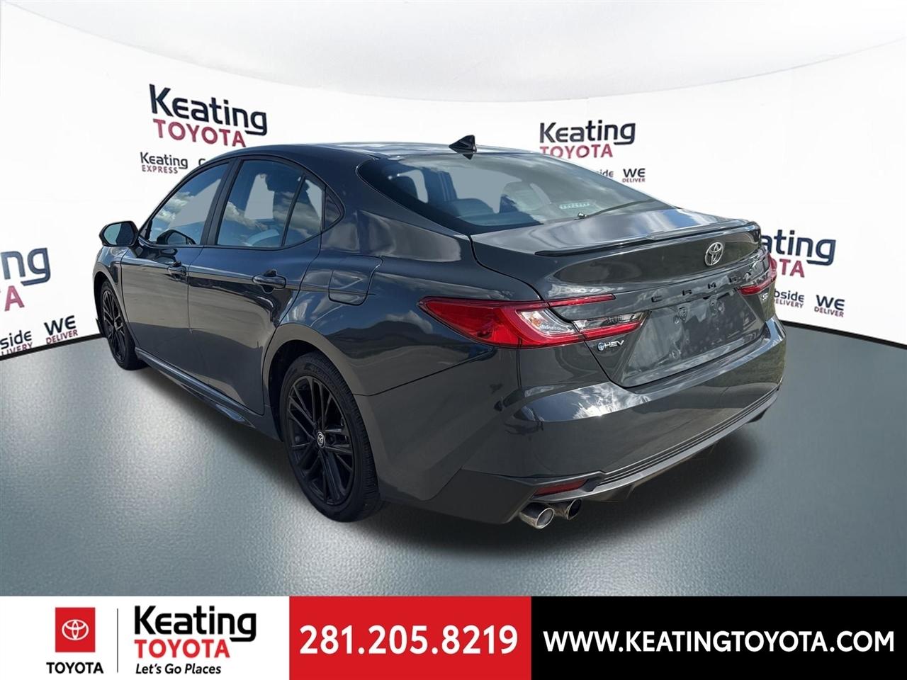 Toyota Camry Hybrid XLE 2025