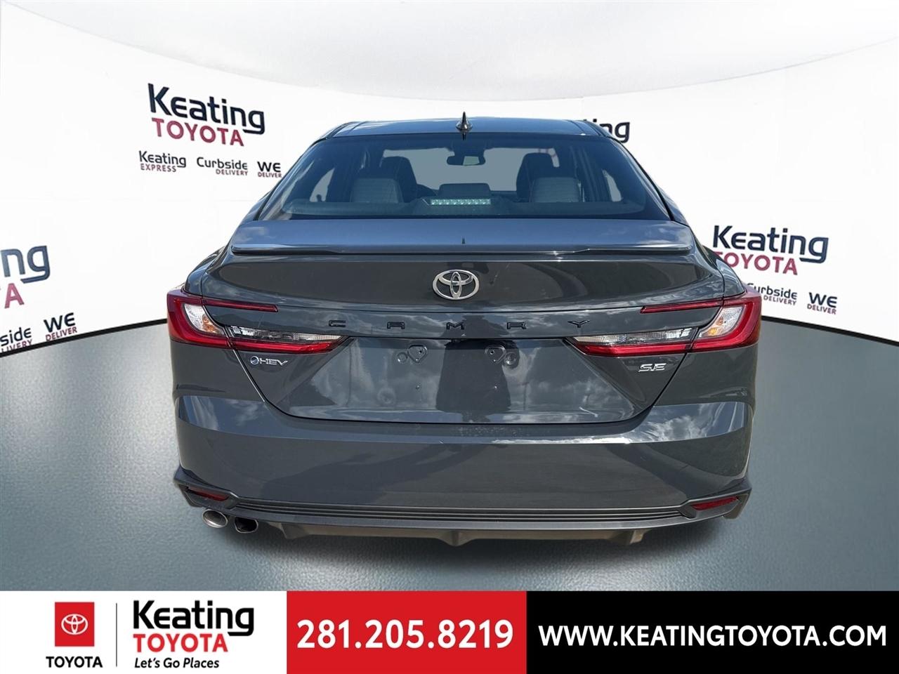 Toyota Camry Hybrid XLE 2025