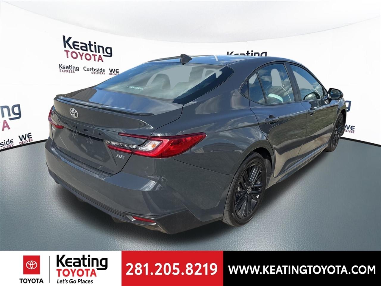 Toyota Camry Hybrid XLE 2025