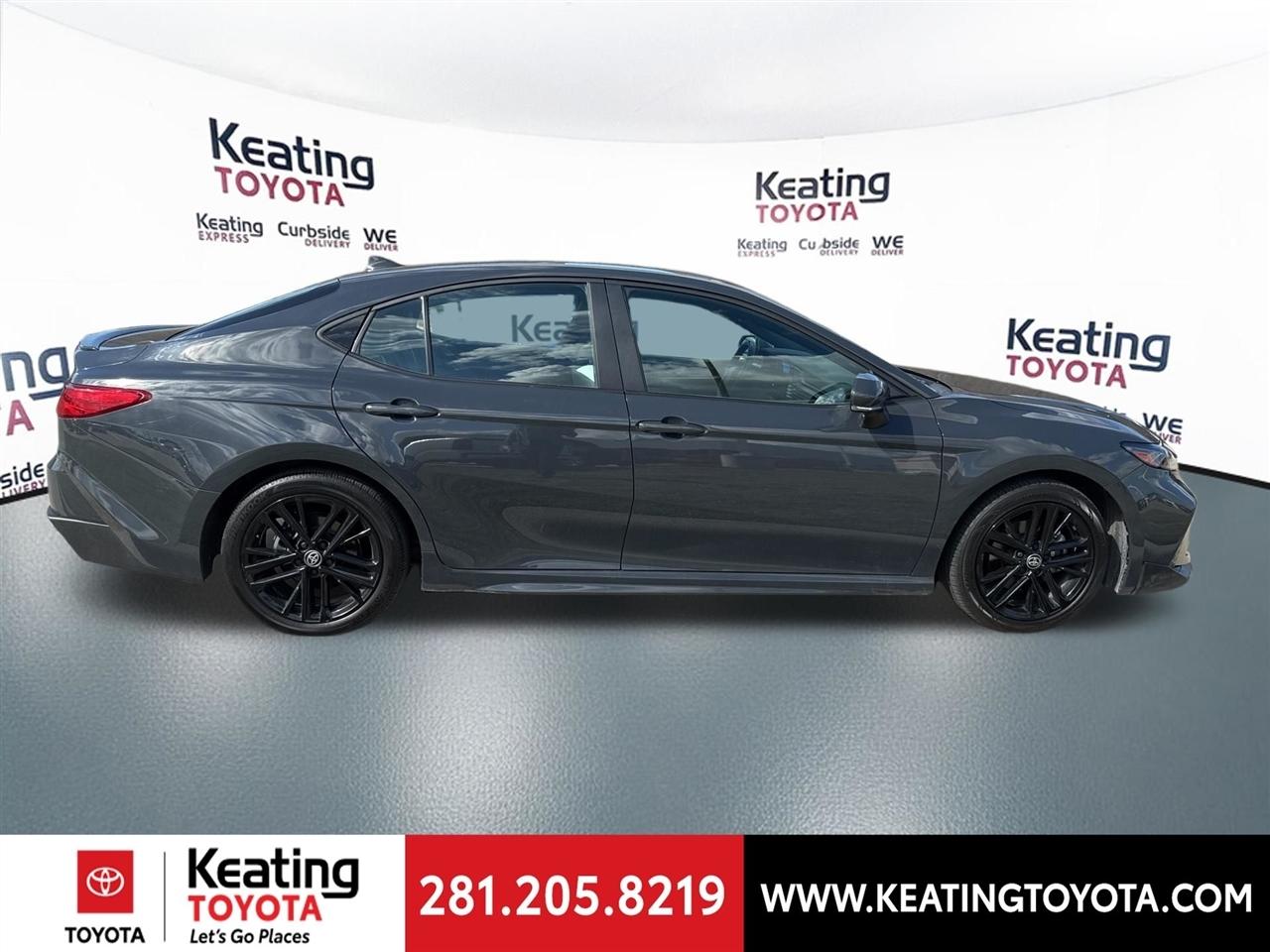 Toyota Camry Hybrid XLE 2025