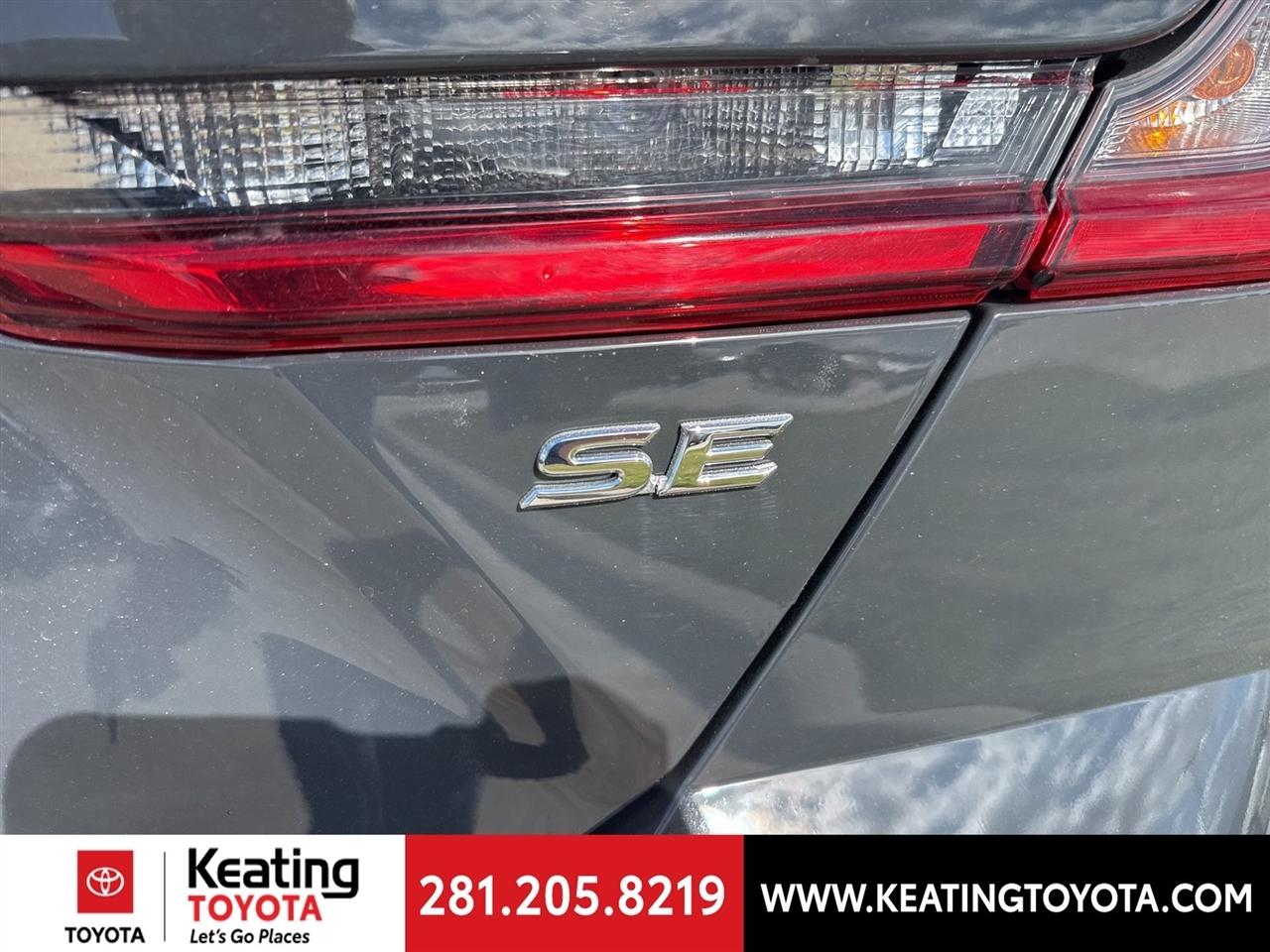 Toyota Camry Hybrid XLE 2025