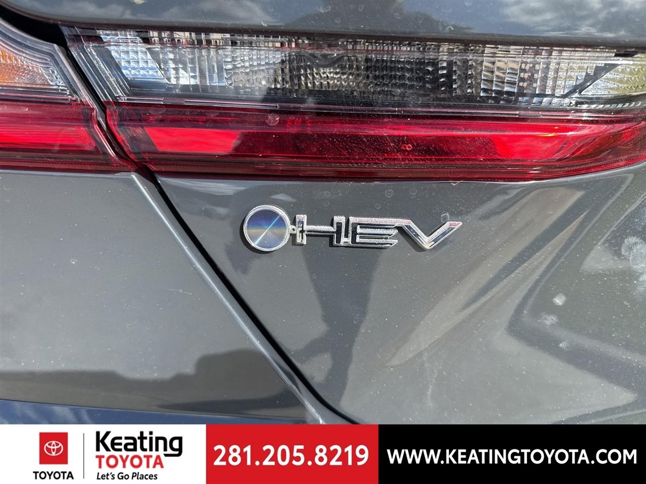 Toyota Camry Hybrid XLE 2025