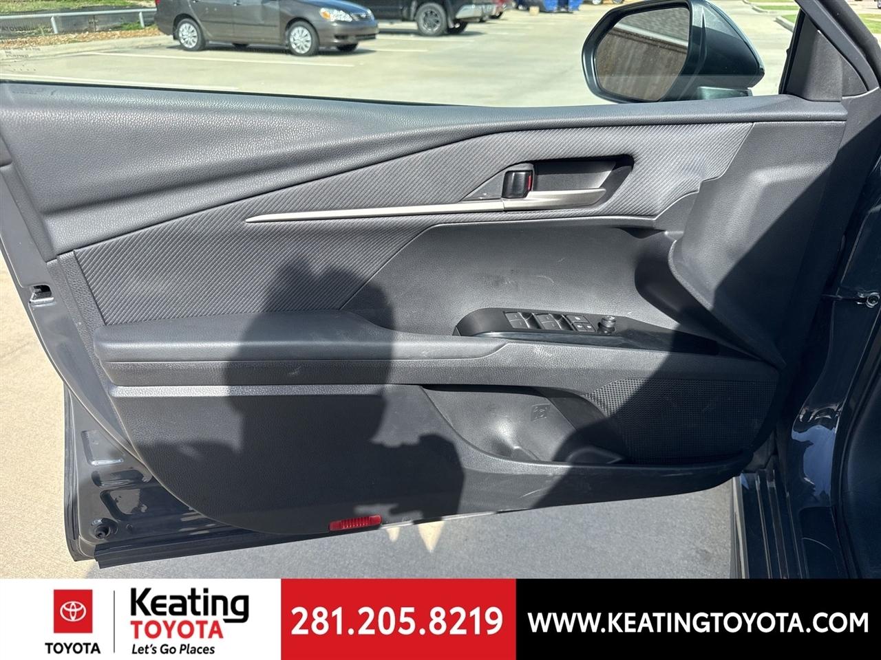 Toyota Camry Hybrid XLE 2025