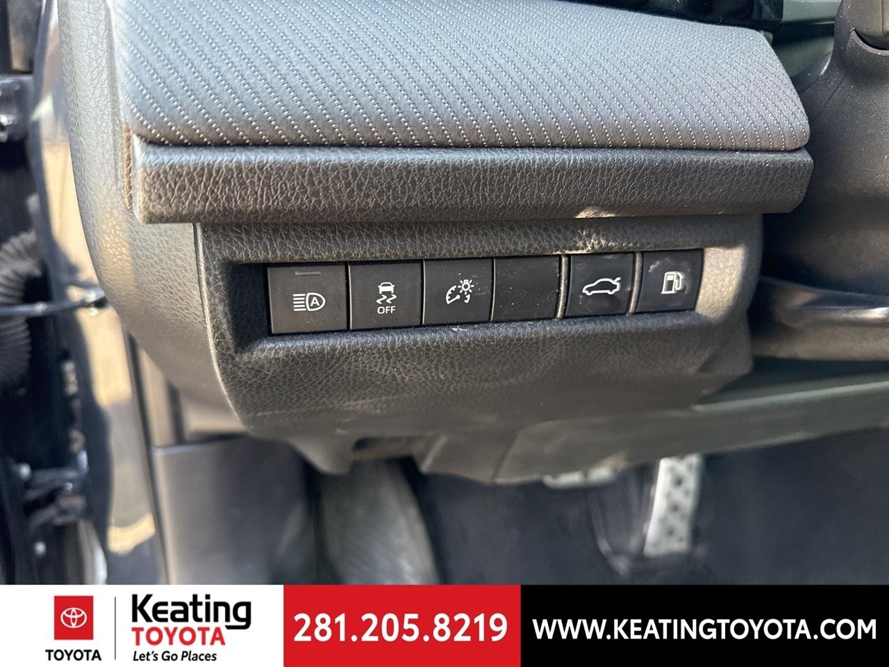 Toyota Camry Hybrid XLE 2025