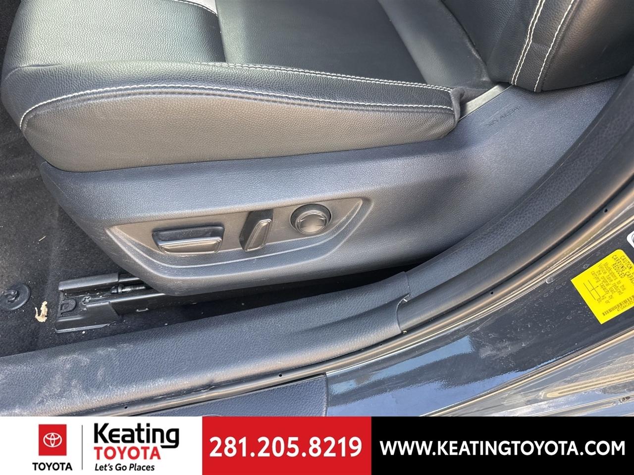 Toyota Camry Hybrid XLE 2025