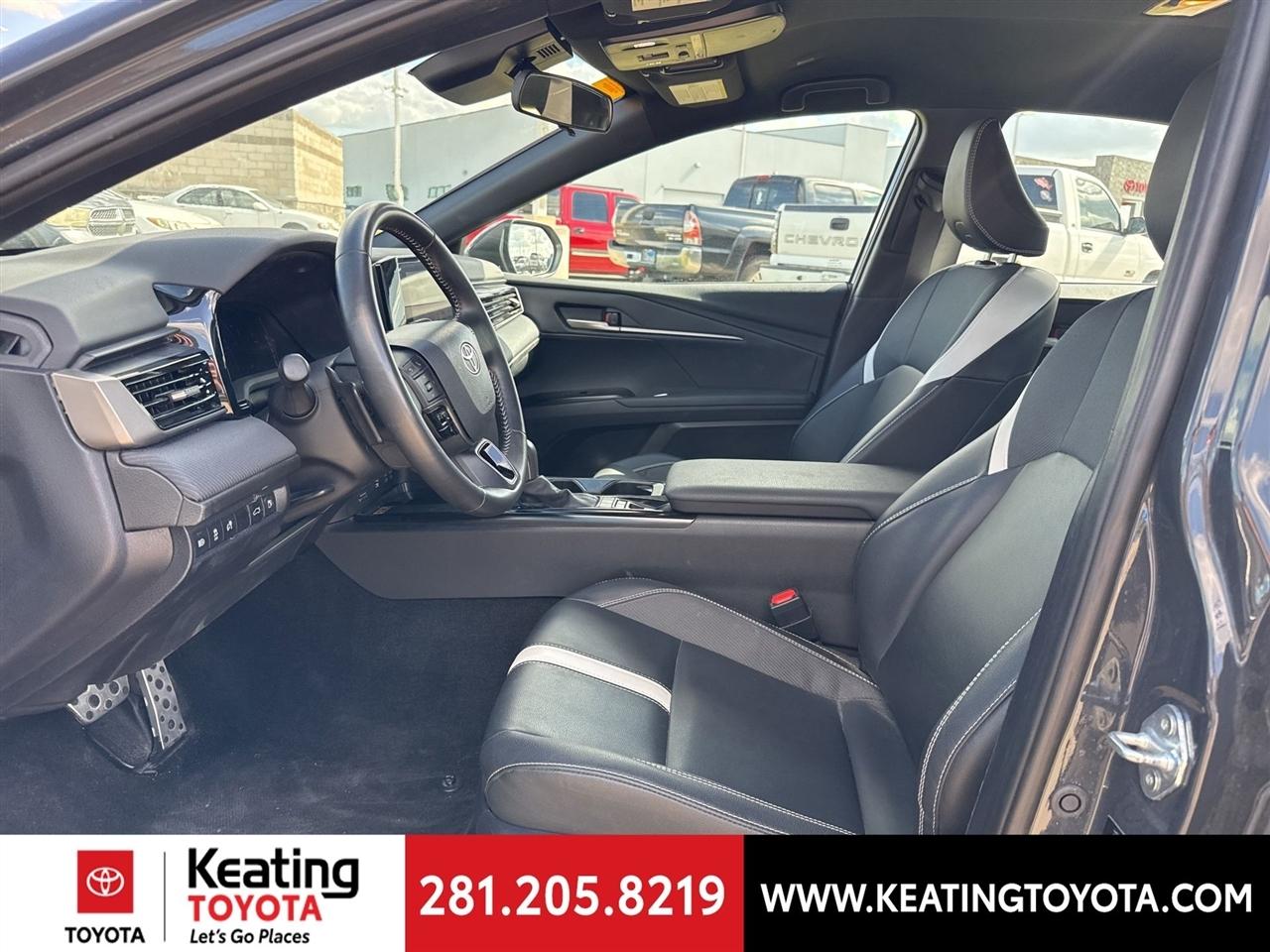 Toyota Camry Hybrid XLE 2025