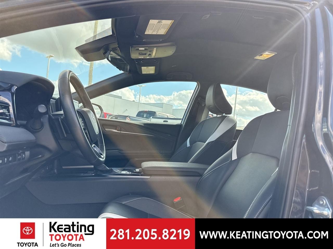 Toyota Camry Hybrid XLE 2025