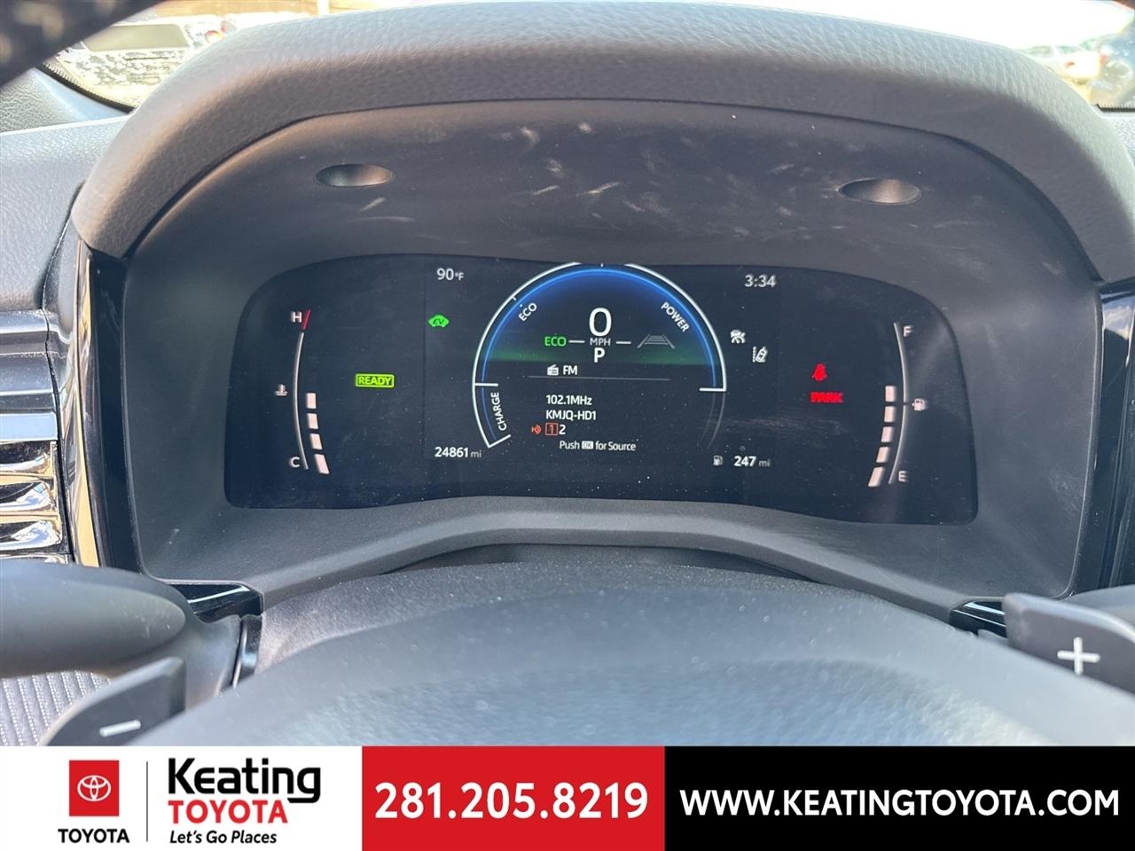 Toyota Camry Hybrid XLE 2025