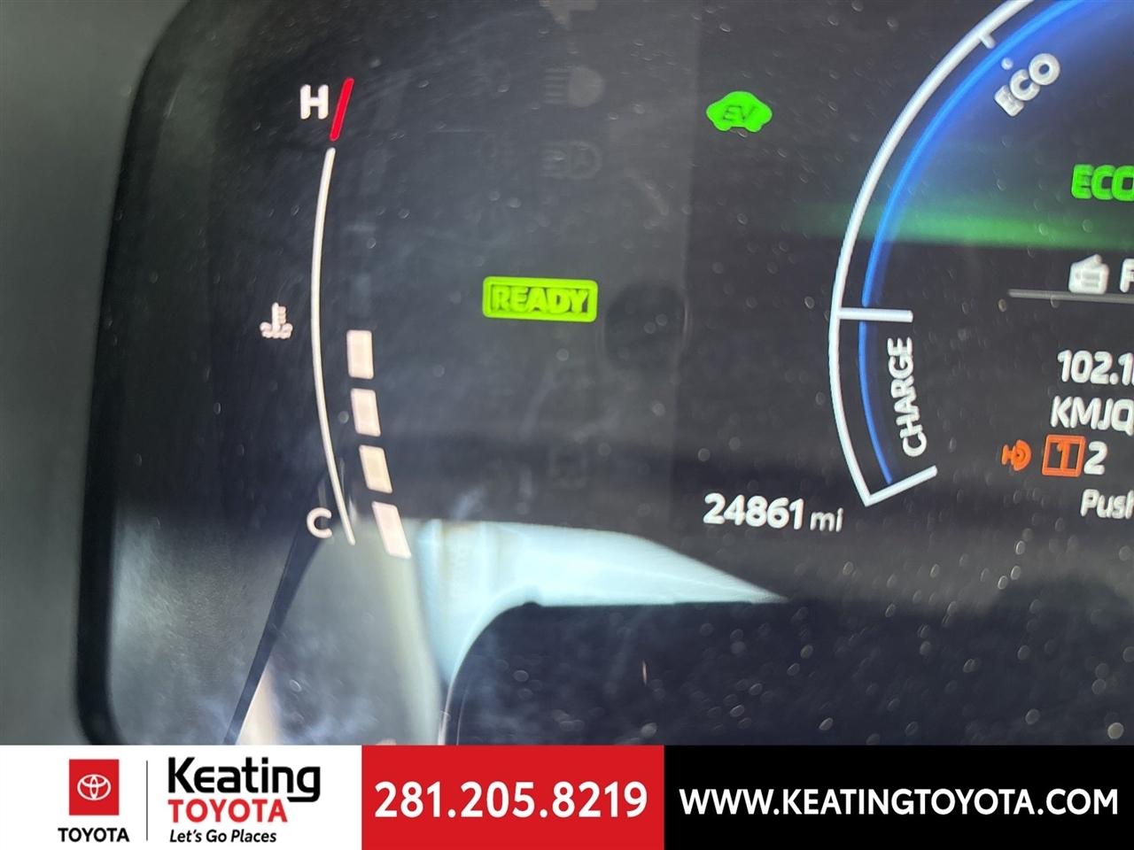 Toyota Camry Hybrid XLE 2025