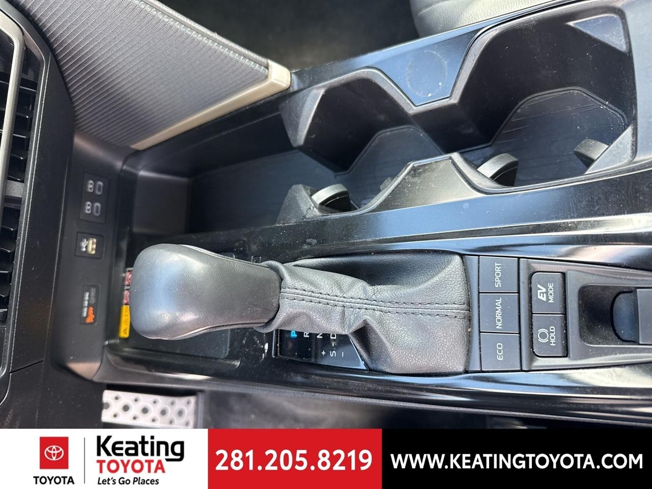 Toyota Camry Hybrid XLE 2025