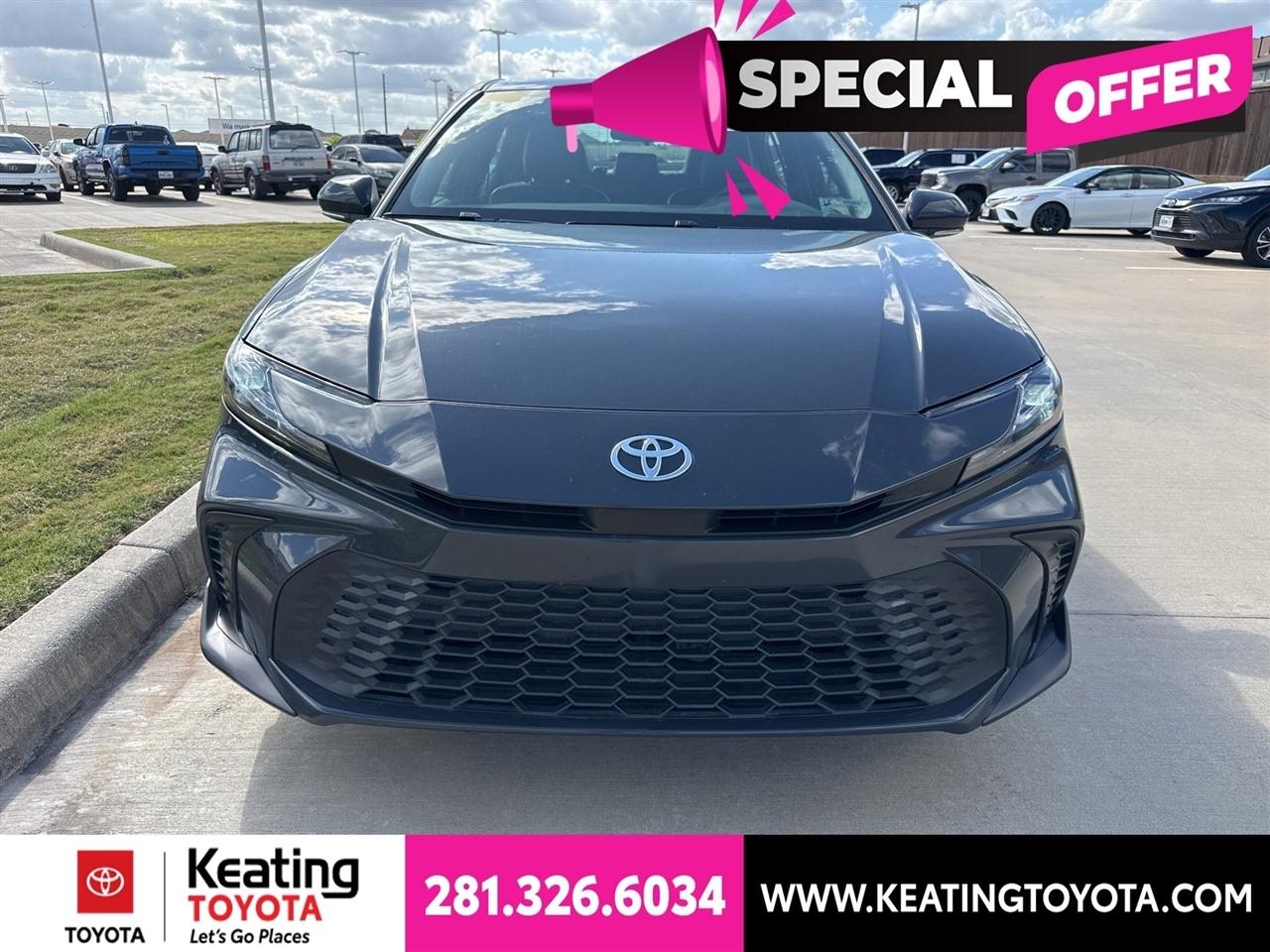 Toyota Camry Hybrid XLE 2025