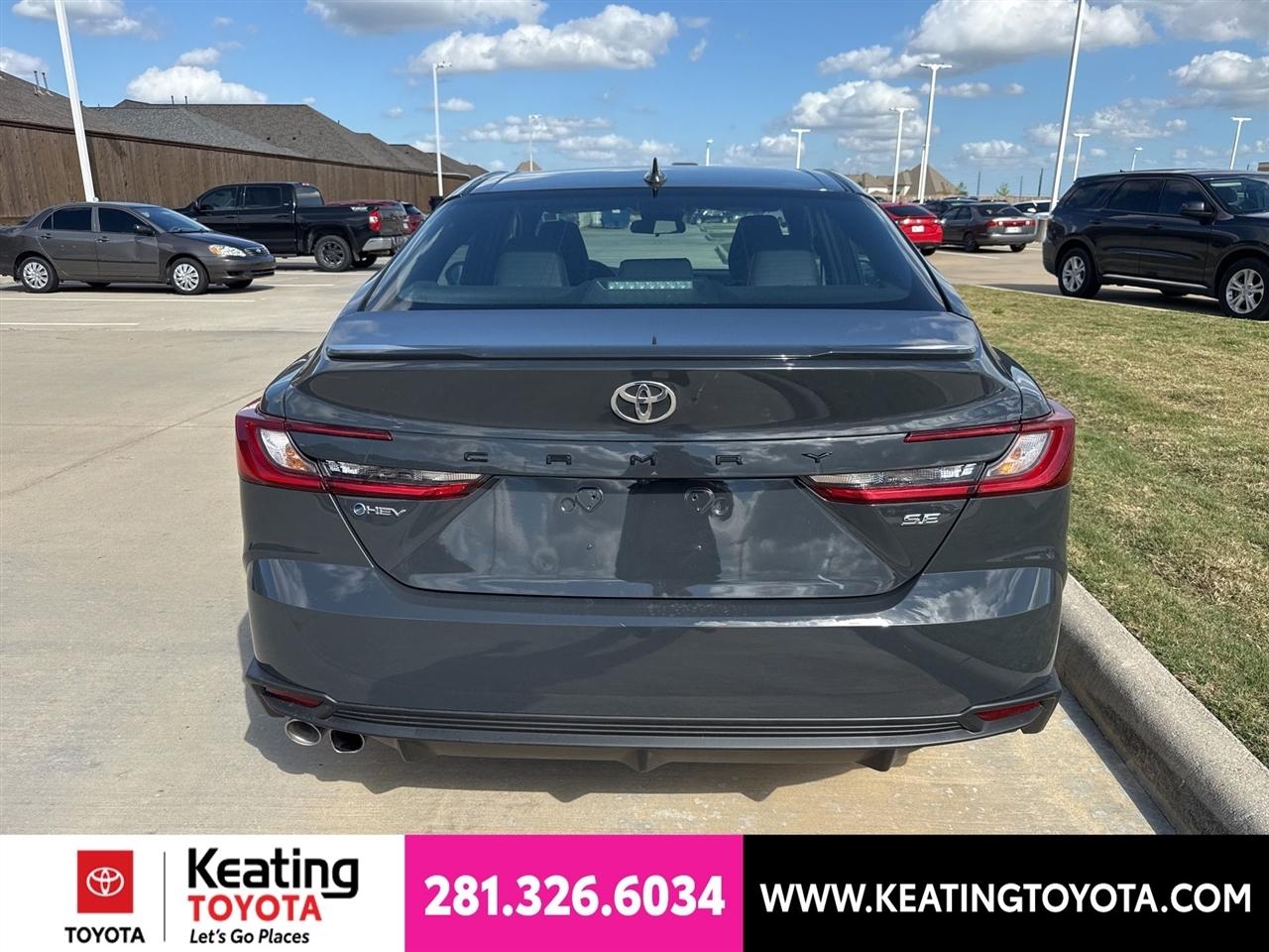 Toyota Camry Hybrid XLE 2025