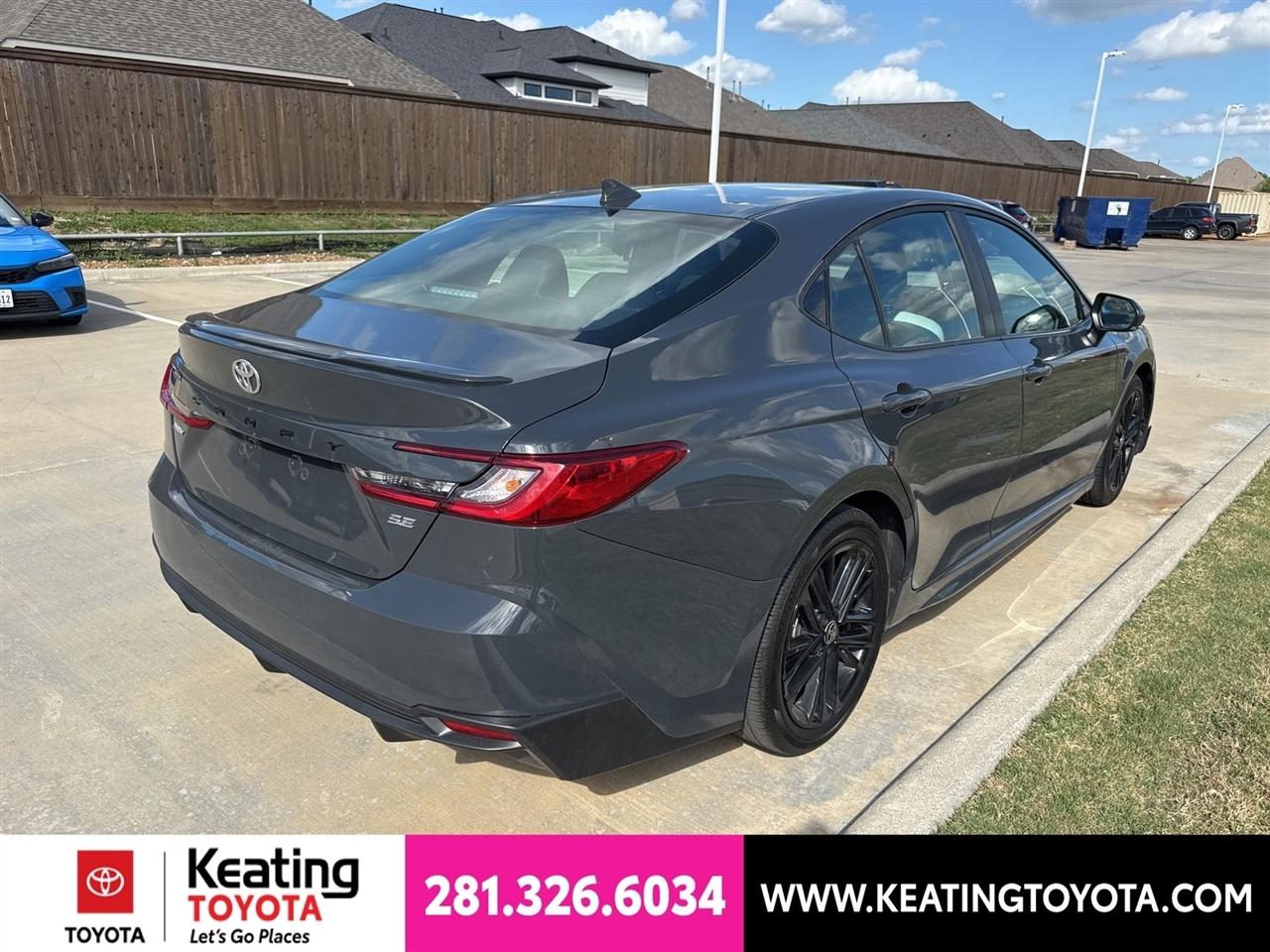Toyota Camry Hybrid XLE 2025