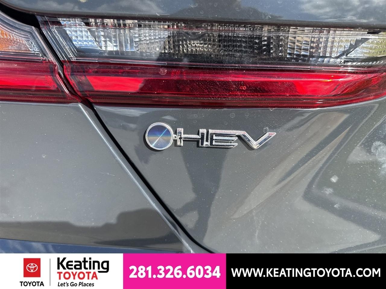 Toyota Camry Hybrid XLE 2025