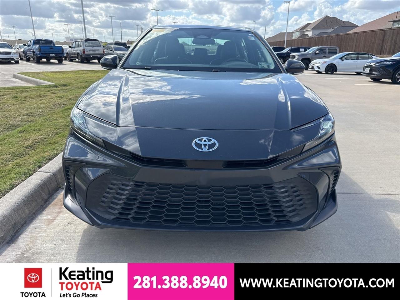 Toyota Camry Hybrid XLE 2025