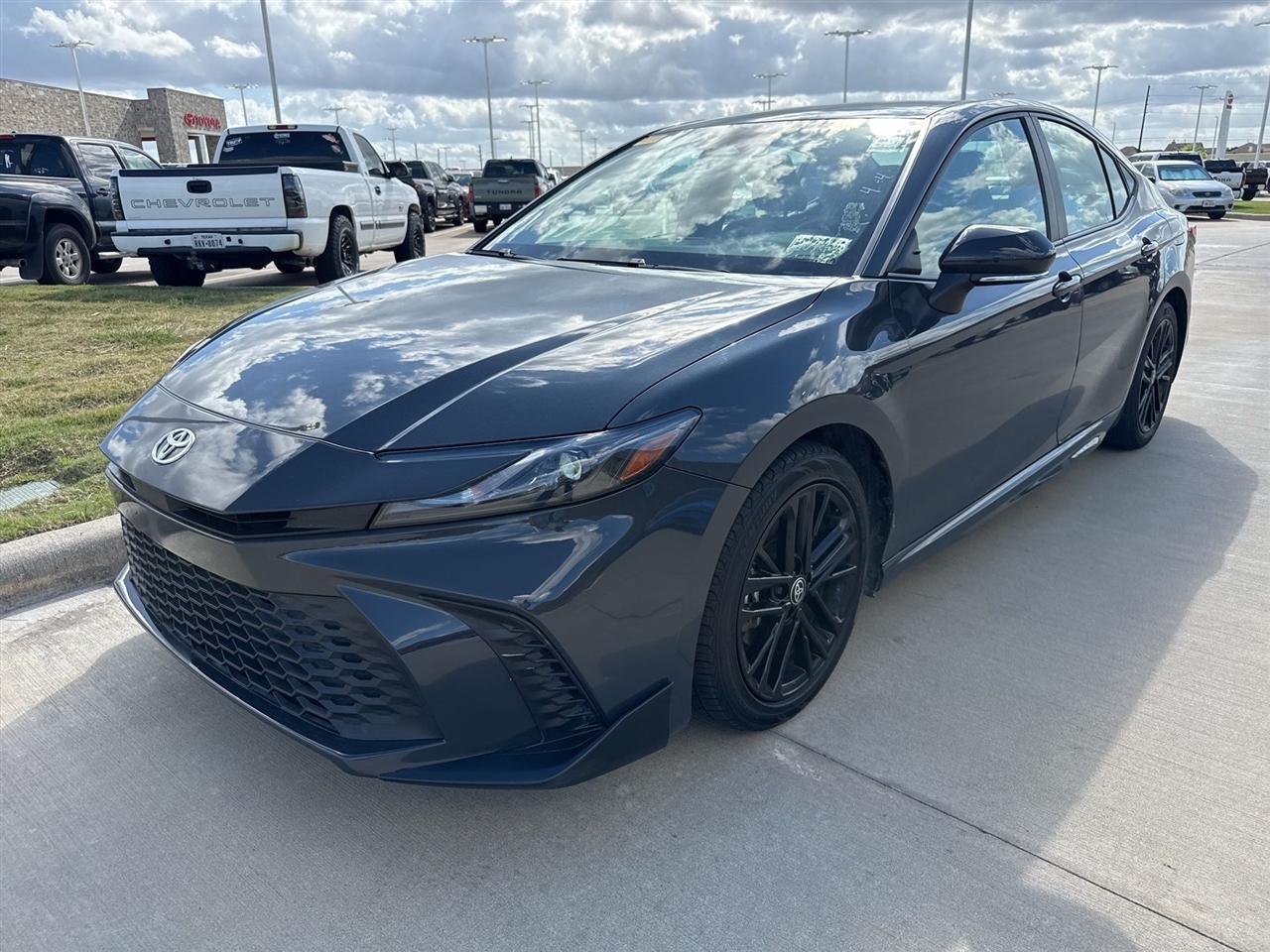 Toyota Camry Hybrid XLE 2025