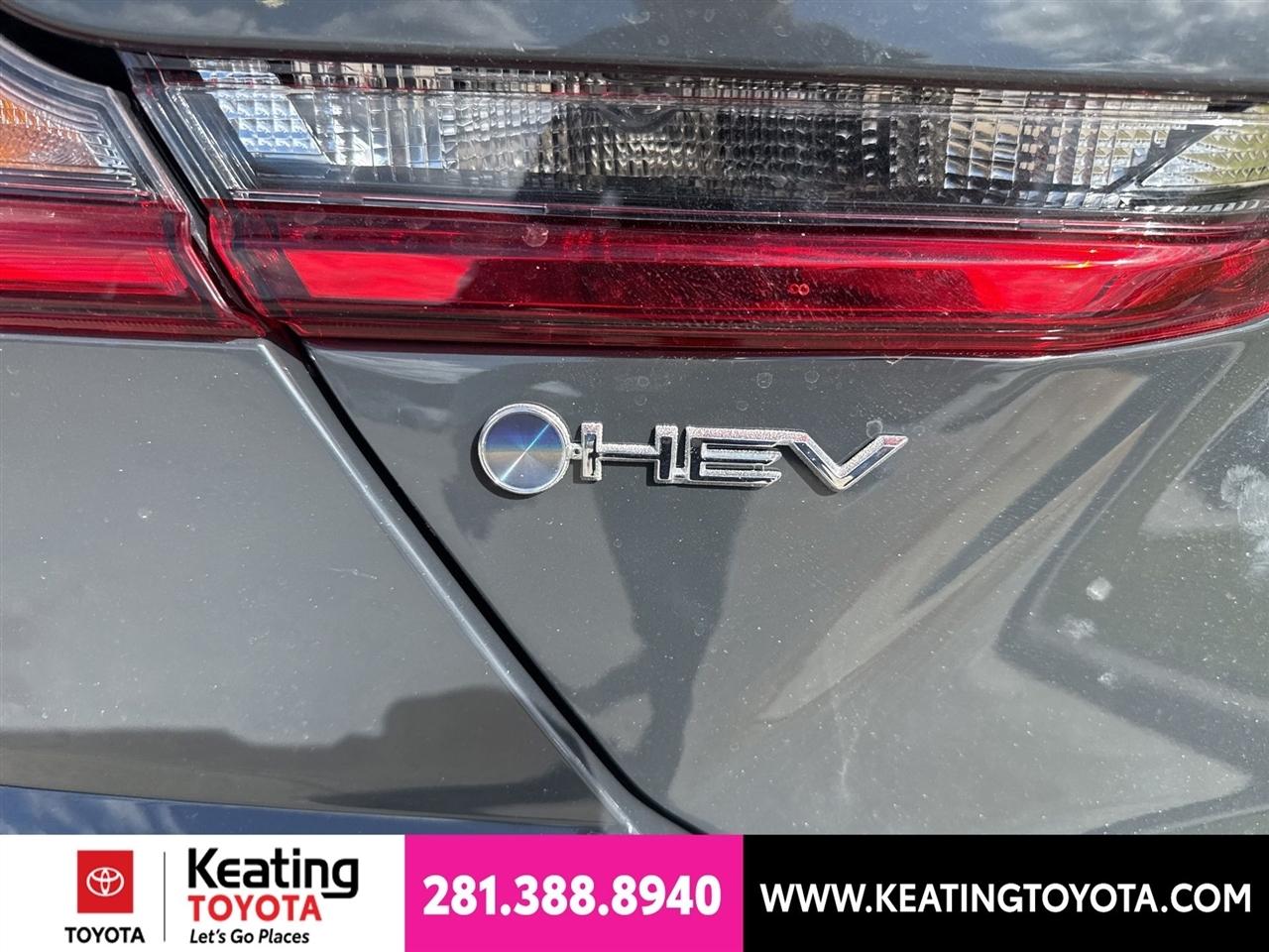 Toyota Camry Hybrid XLE 2025