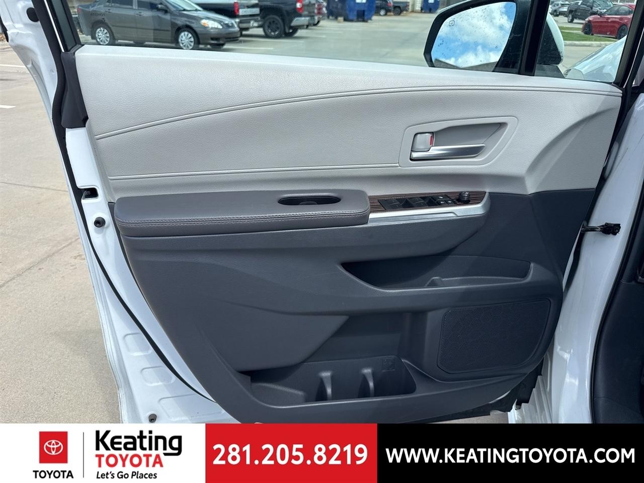 Toyota Sienna XLE 7-Passenger 2024