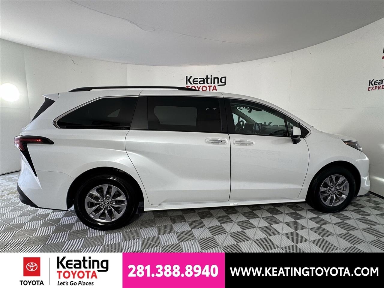 Toyota Sienna XLE 7-Passenger 2024